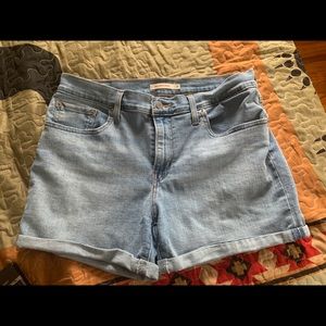 Women’s Levi Shorts